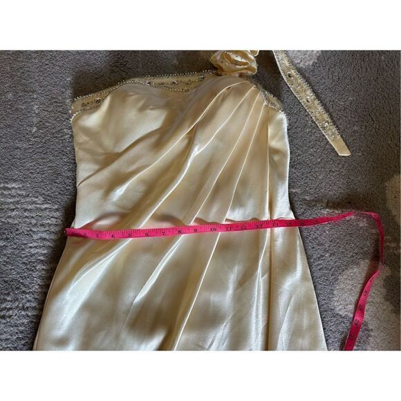 Stunning light yellow strapless gown , lace up back silk feel retails over $300 - Picture 5 of 14